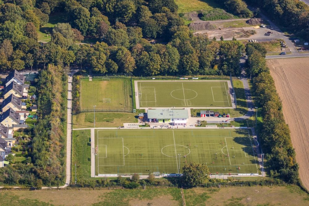Unna from above - Ensemble of sports grounds Sportheim Unna Am Suedfriedhof in Unna in the state North Rhine-Westphalia, Germany
