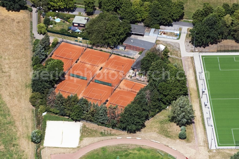 Aerial photograph Krefeld - Ensemble of sports grounds Sportplatz Hoelschen Dyk in Krefeld in the state North Rhine-Westphalia, Germany