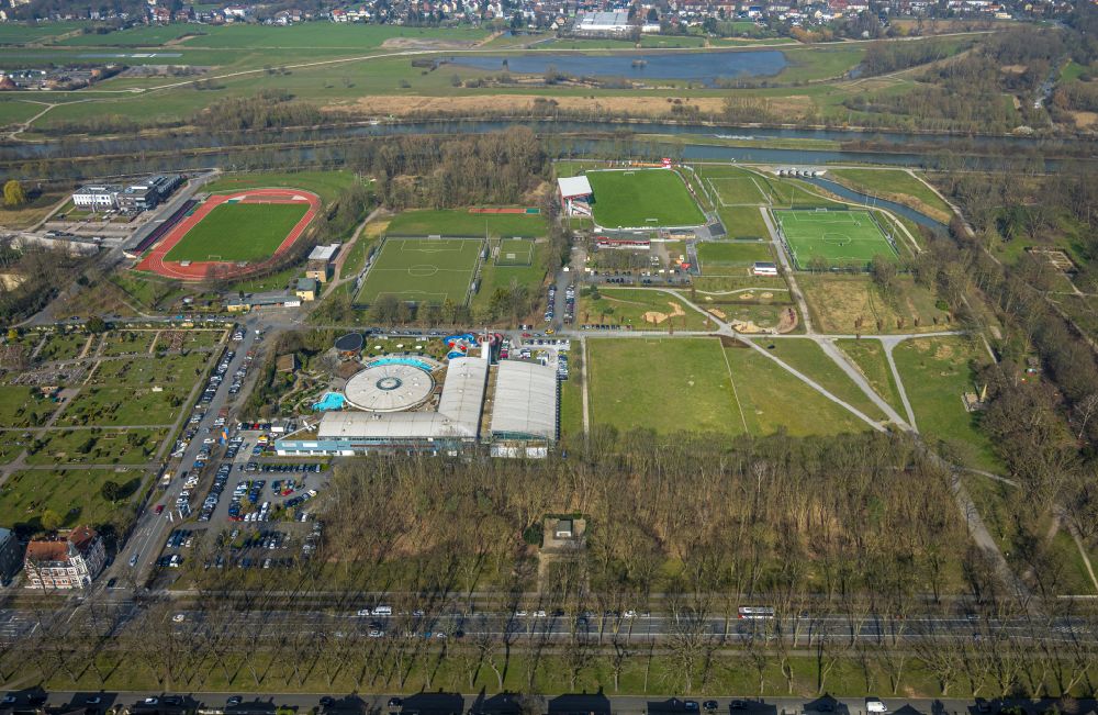 Aerial image Hamm - Ensemble of the sports field facilities of the Sportzentrum Ost with the adventure thermal bath Maximare Bad Hamm GmbH and Jahnstadion on Juergen-Graef-Allee in the district of Heessen in Hamm in the Ruhr area in the state North Rhine-Westphalia, Germany