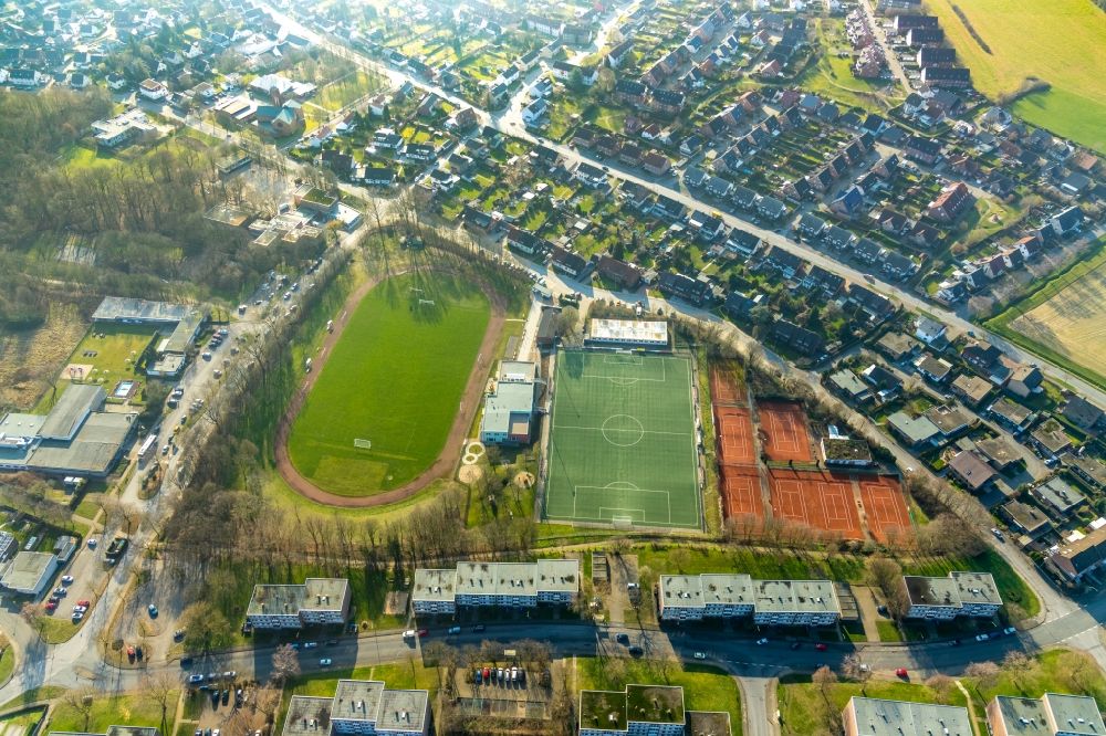 Heessen from the bird's eye view: Ensemble of the sports grounds of the sports center Heessen with soccer field and tennis courts in Heessen in the state North Rhine-Westphalia, Germany