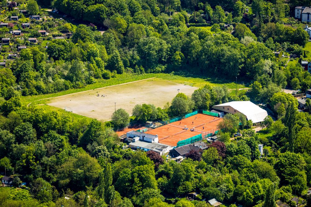 Hagen from above - Ensemble of sports grounds des Tennisclub Gruen-Weiss Haspe e.V. Geschaeftsstelle in Hagen in the state North Rhine-Westphalia, Germany