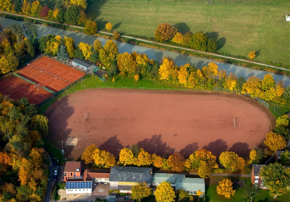 Aerial image Hamm - Ensemble of sports grounds on the riverbank of the Datteln-Hamm-Canal in the North of the autumnal Werries part of Hamm in the state of North Rhine-Westphalia