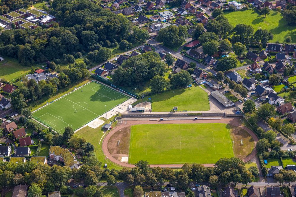 Aerial photograph Dorsten - Ensemble of sports grounds of SC Blau-Weiss Wulfen on Wittenbrink in Dorsten in the state North Rhine-Westphalia, Germany