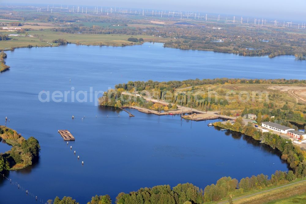 Deetz from above - View of the waste management facility plant Deponie Deetz ( Landfill of Deetz ) in Deetz in the state Brandenburg. The lanfdill is located at the Havel and the Trebelsee