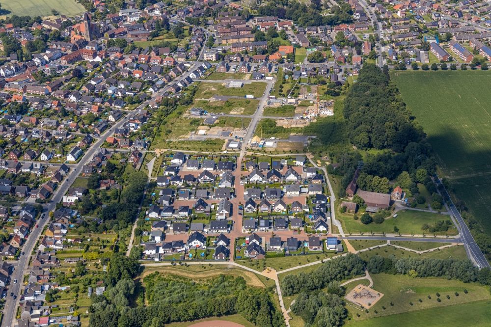 Aerial image Bockum-Hövel - Residential construction site of the new building of a multi-family housing development in the Wohnpark Schulze-Everding in the second construction phase in Bockum-Hoevel in the state of North Rhine-Westphalia, Germany