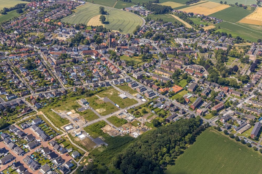 Aerial photograph Bockum-Hövel - Residential construction site of the new building of a multi-family housing development in the Wohnpark Schulze-Everding in the second construction phase in Bockum-Hoevel in the state of North Rhine-Westphalia, Germany