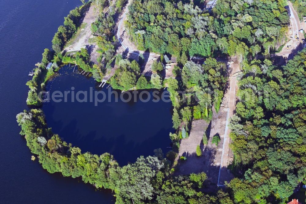 Aerial image Hennickendorf - Development area and building land fallow in a bay on the banks of the Stienitzsee in Hennickendorf in the state Brandenburg, Germany