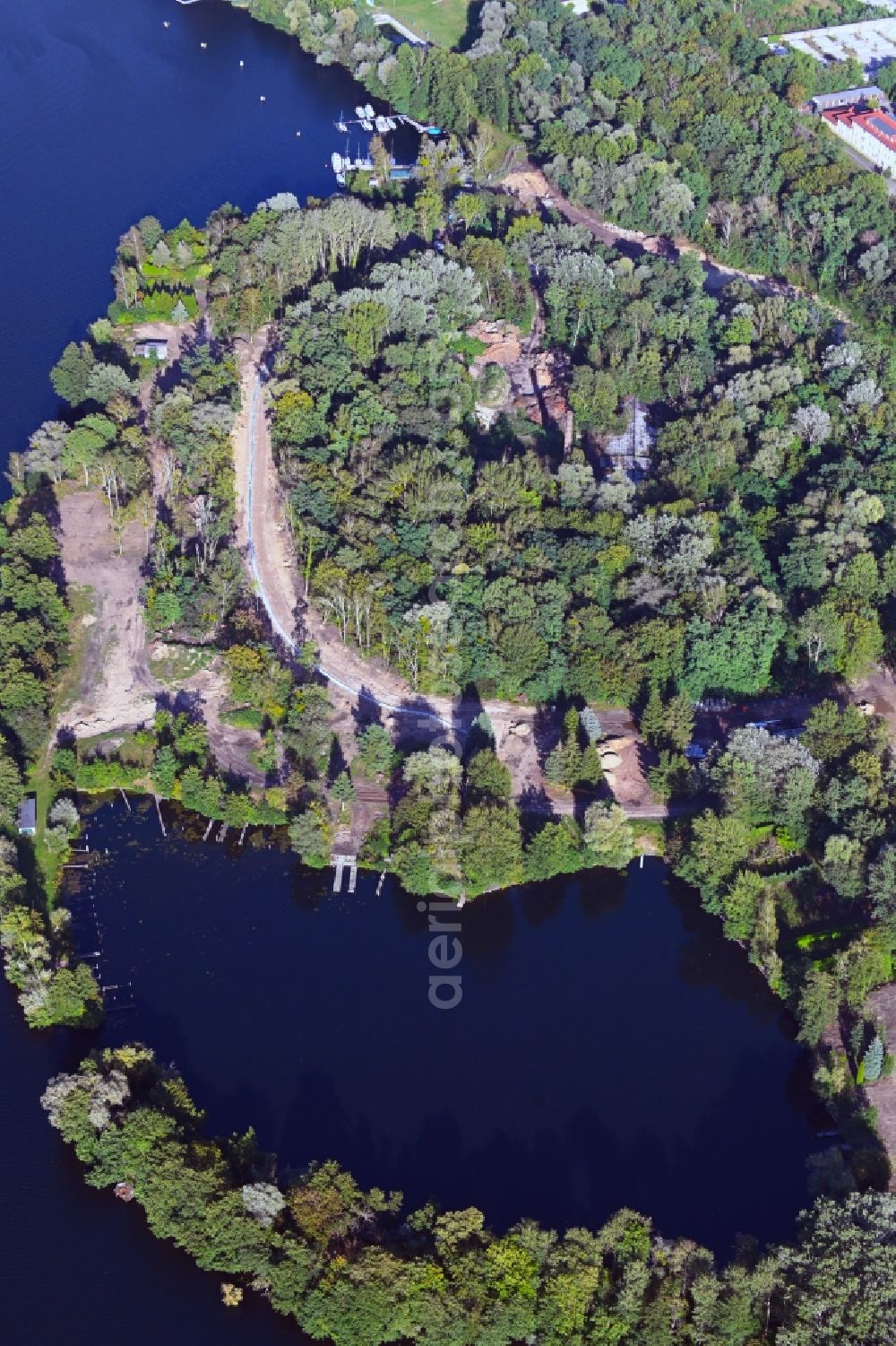 Aerial photograph Hennickendorf - Development area and building land fallow in a bay on the banks of the Stienitzsee in Hennickendorf in the state Brandenburg, Germany