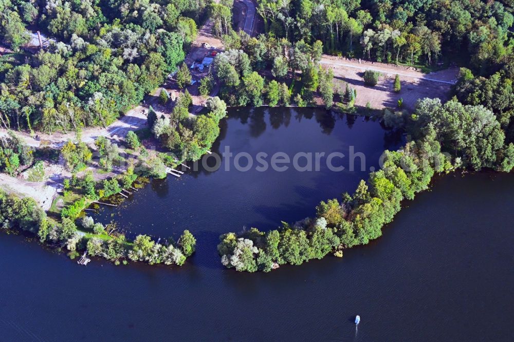 Aerial image Hennickendorf - Development area and building land fallow in a bay on the banks of the Stienitzsee in Hennickendorf in the state Brandenburg, Germany
