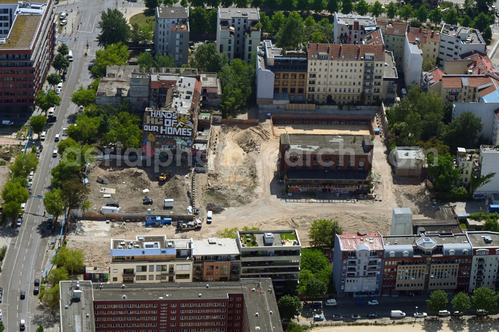 Berlin from the bird's eye view: Development area and building land fallow on Koepenicker Strasse in the district Mitte in Berlin, Germany