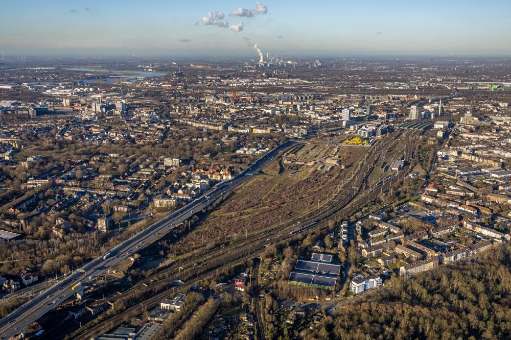 Aerial photograph Duisburg - Development area and building land fallow between of BAB59 and den Bahngleisen in the district Dellviertel in Duisburg at Ruhrgebiet in the state North Rhine-Westphalia, Germany