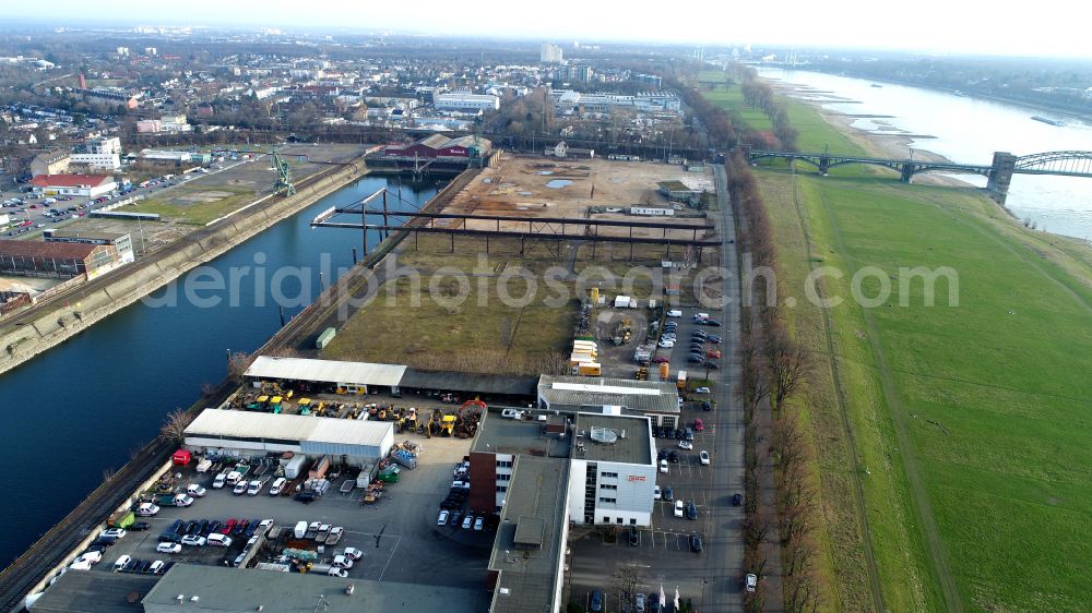 Aerial image Köln - Ship moorings at the inland harbor basin Deutzer Hafen on the banks of the Rhine river in Cologne in the state North Rhine-Westphalia, Germany