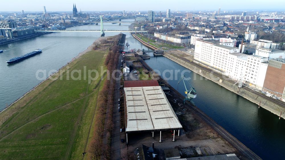 Köln from above - Ship moorings at the inland harbor basin Deutzer Hafen on the banks of the Rhine river in Cologne in the state North Rhine-Westphalia, Germany
