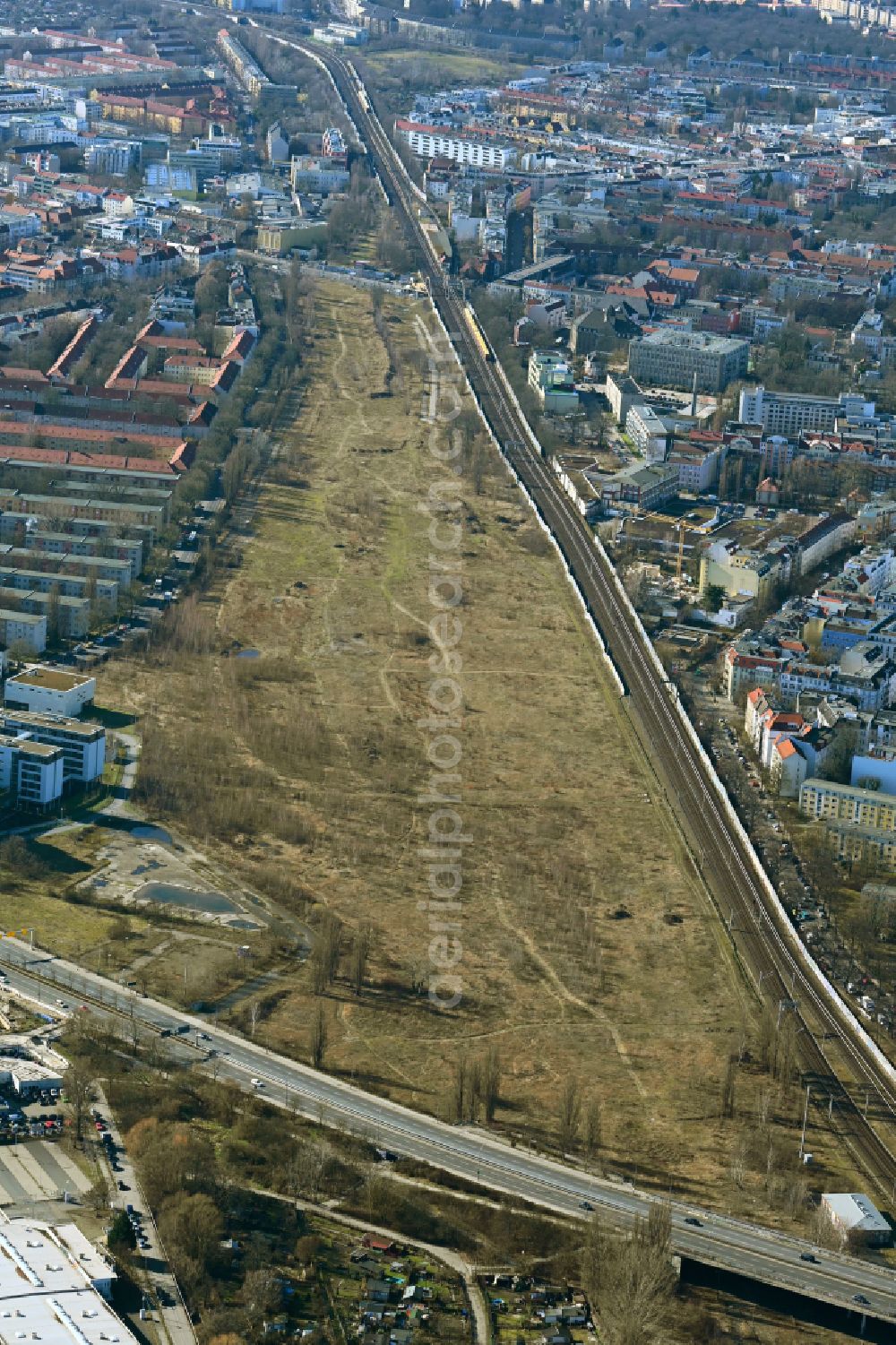 Aerial image Berlin - Development area of a??a??the disused and unused areas on the former marshalling yard of the Deutsche Bahn between Damerowstrasse, Granitzstrasse and Muehlenstrasse to the new city quarter Pankower Tor in Berlin, Germany