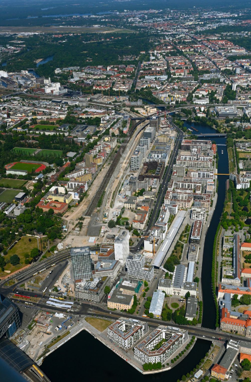 Aerial image Berlin - Development area of industrial wasteland of Europa City along the Heidestrasse in the district Moabit in Berlin, Germany