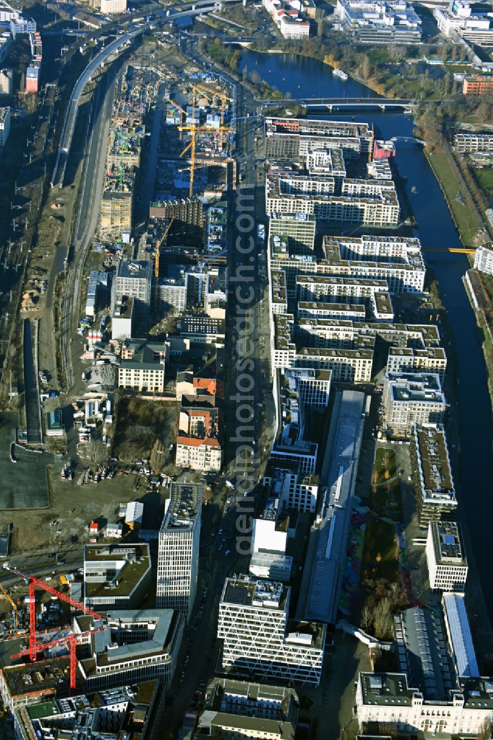 Berlin from the bird's eye view: Development area of industrial wasteland of Europa City along the Heidestrasse in the district Moabit in Berlin, Germany