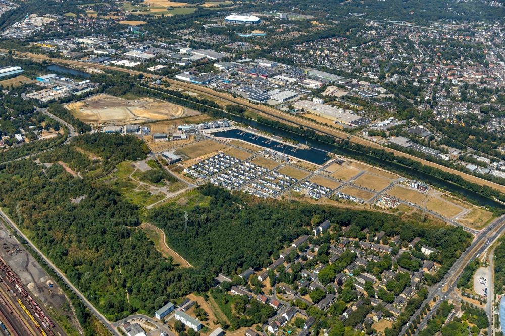 Gelsenkirchen from the bird's eye view: Site development area of the former Zeche Graf Bismarck / remodeling to new construction with residential neighborhoods on the Rhine-Herne Canal in Gelsenkirchen in North Rhine-Westphalia NRW