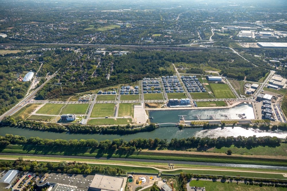 Aerial photograph Gelsenkirchen - Site development area of the former Zeche Graf Bismarck / remodeling to new construction with residential neighborhoods on the Rhine-Herne Canal in Gelsenkirchen in North Rhine-Westphalia NRW