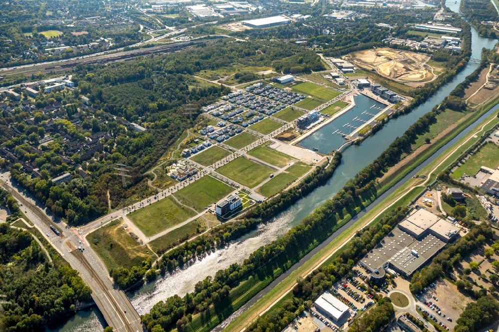 Aerial image Gelsenkirchen - Site development area of the former Zeche Graf Bismarck / remodeling to new construction with residential neighborhoods on the Rhine-Herne Canal in Gelsenkirchen in North Rhine-Westphalia NRW