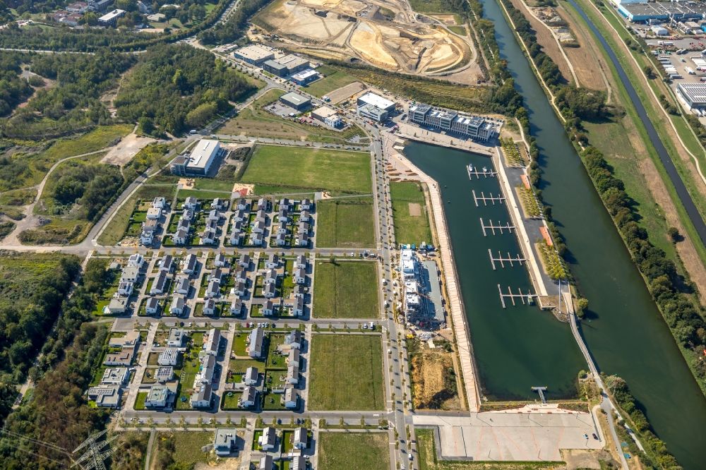 Aerial photograph Gelsenkirchen - Site development area of the former Zeche Graf Bismarck / remodeling to new construction with residential neighborhoods on the Rhine-Herne Canal in Gelsenkirchen in North Rhine-Westphalia NRW