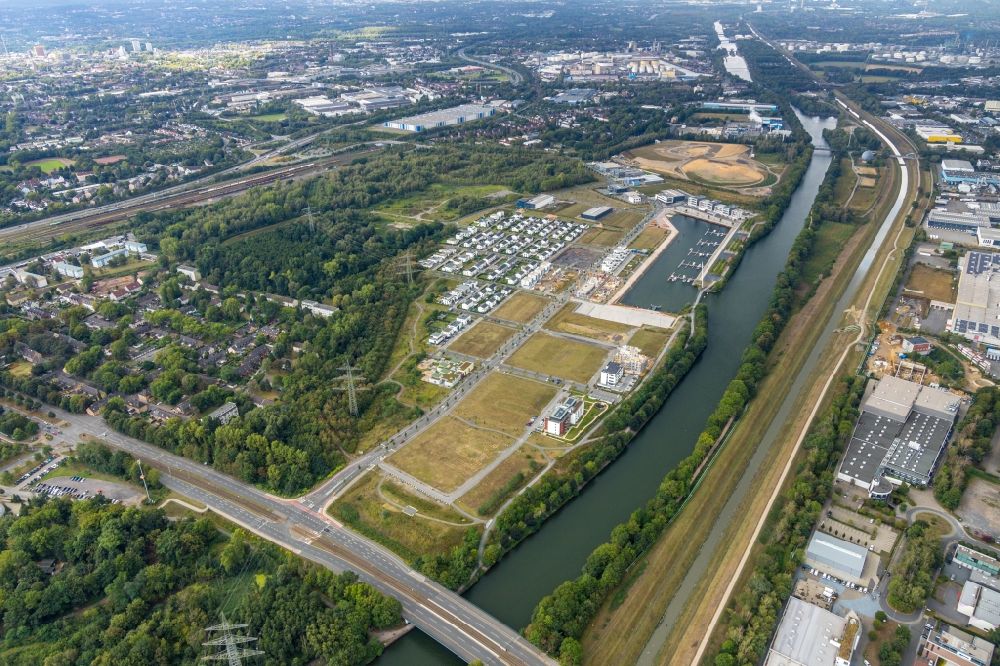 Aerial image Gelsenkirchen - Site development area of the former Zeche Graf Bismarck - remodeling to new construction with residential neighborhoods on the Rhine-Herne Canal in Gelsenkirchen in North Rhine-Westphalia NRW
