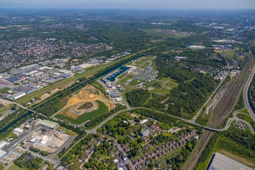 Gelsenkirchen from above - Site development area of the former Zeche Graf Bismarck - remodeling to new construction with residential neighborhoods on the Rhine-Herne Canal in Gelsenkirchen in North Rhine-Westphalia NRW