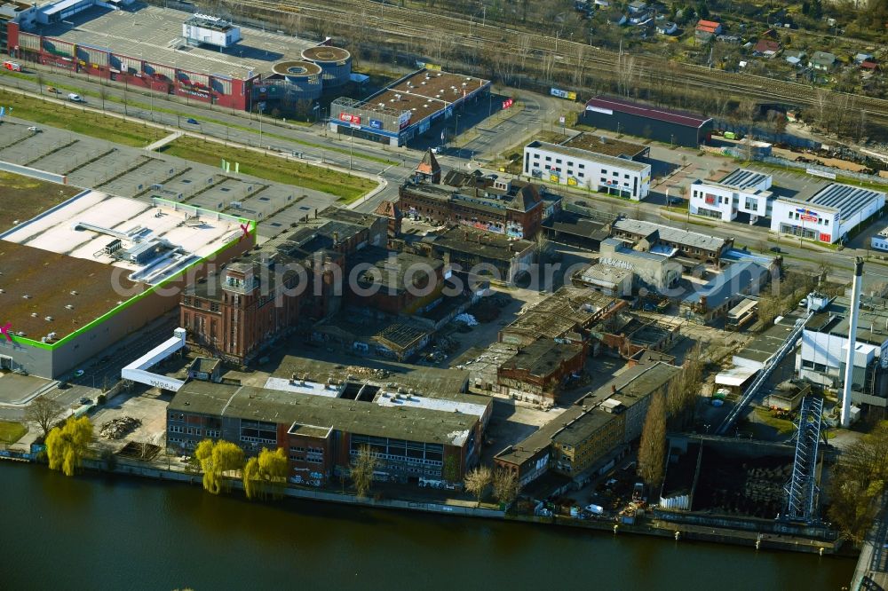 Aerial photograph Berlin - Development area of industrial wasteland of Baerenquell-Brauereigelaende on Schnellerstrasse in the district Niederschoeneweide in Berlin, Germany