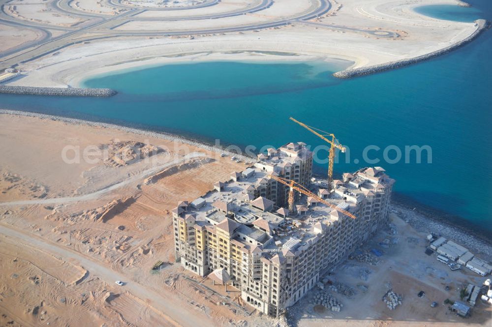 Ras Al Khaimah from above - Al Marjan Island is an artificial archipelago in the arab emirate Ras Al Khaimah. It is part of the Al Hamra Village Project. The construction of La Hoya Bay has already started. It will conatin 288 apartments after its completion. In the future, the archipelago is meant to be the arterial road for the region's tourism