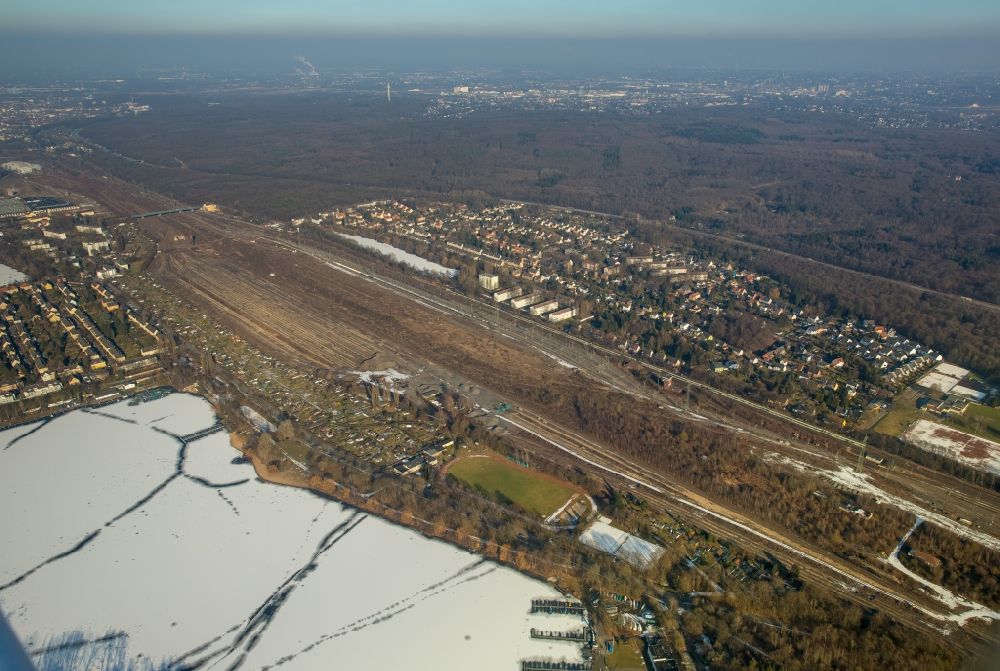 Aerial image Duisburg - Development area of the decommissioned and unused land and real estate on the former marshalling yard and railway station of Deutsche Bahn in the district Dellviertel in Duisburg in the state North Rhine-Westphalia