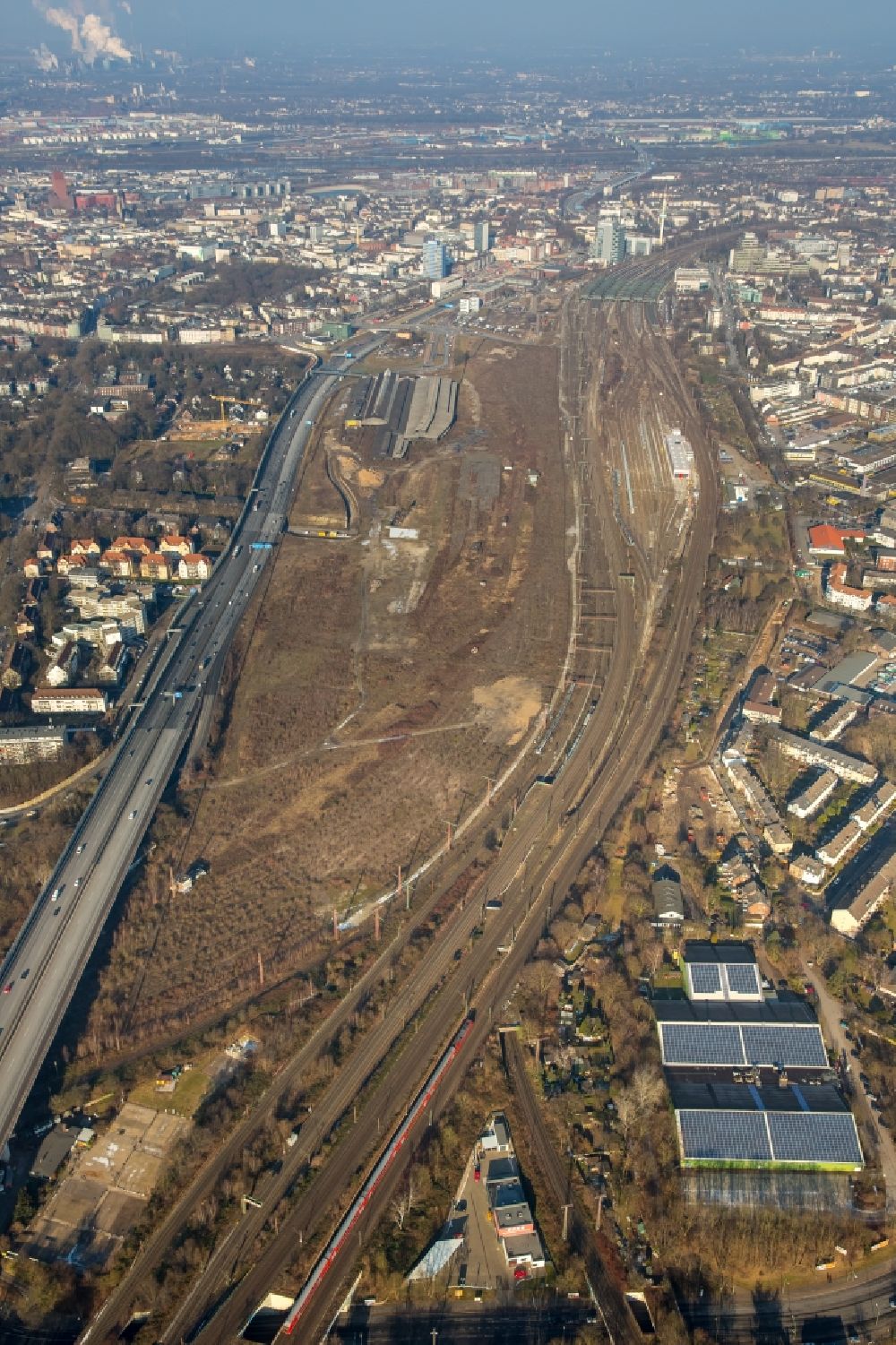 Aerial photograph Duisburg - Development area of the decommissioned and unused land and real estate on the former marshalling yard and railway station of Deutsche Bahn in the district Dellviertel in Duisburg in the state North Rhine-Westphalia