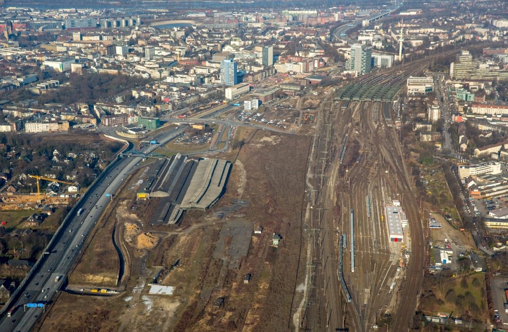Duisburg from above - Development area of the decommissioned and unused land and real estate on the former marshalling yard and railway station of Deutsche Bahn in the district Dellviertel in Duisburg in the state North Rhine-Westphalia