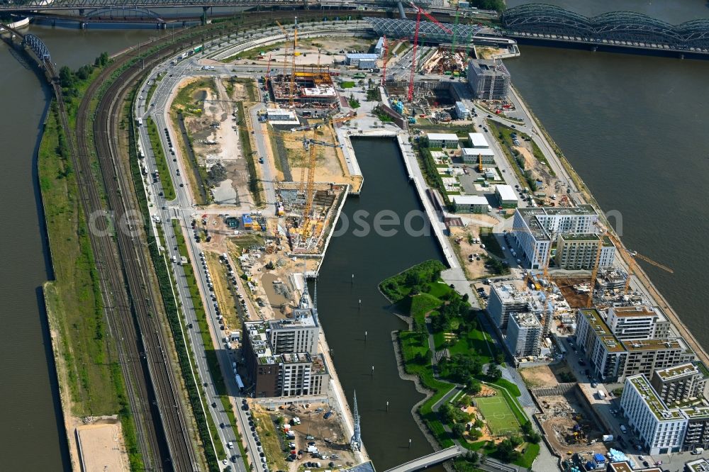 Aerial image Hamburg - Developing field of residential and commercial space along the Baakenallee and Versmannstrasse on Baakenhafen in the district HafenCity in Hamburg, Germany