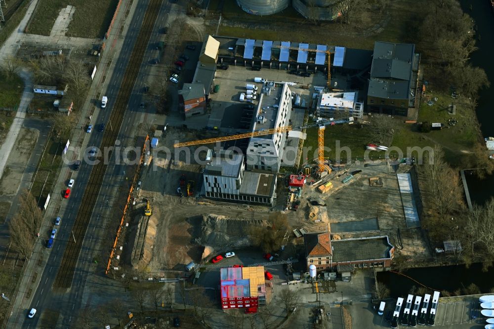 Aerial image Berlin - Developing field of residential and commercial space of Projekts Marina Marina Zur alten Flussbadeanstalt - Koepenicker Chaussee in the district Rummelsburg in Berlin, Germany