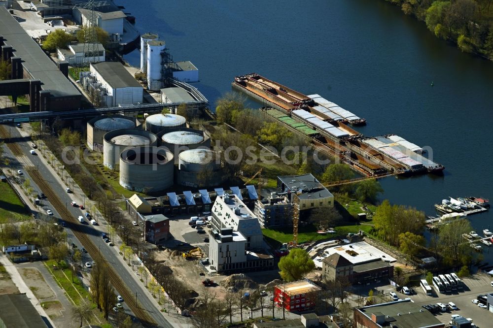 Aerial image Berlin - Developing field of residential and commercial space of Projekts Marina Marina Zur alten Flussbadeanstalt - Koepenicker Chaussee in the district Rummelsburg in Berlin, Germany