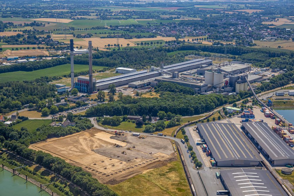 Aerial photograph Voerde (Niederrhein) - Construction site for the construction of a new building complex - logistics center of the company BEOS Logistics GmbH in Voerde (Lower Rhine) in the Ruhr area in the state of North Rhine-Westphalia, Germany