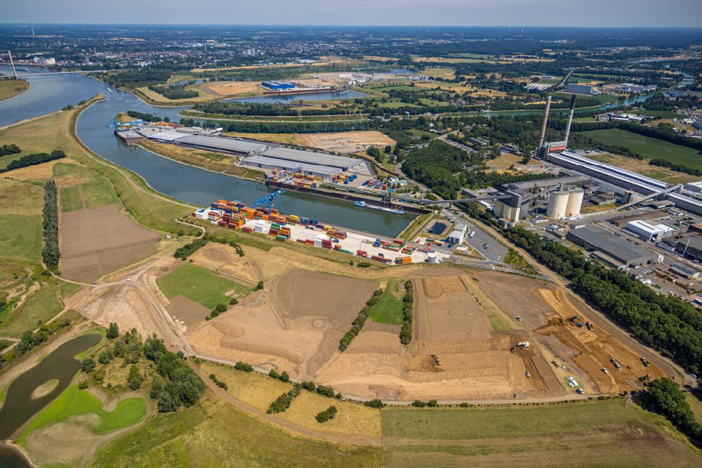Aerial image Voerde (Niederrhein) - Earthworks for the expansion of the container terminal in the container port of the Emmelsum inland port in Voerde (Lower Rhine) in the Ruhr area in the state of North Rhine-Westphalia, Germany