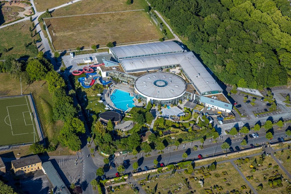 Aerial photograph Hamm - Maximare Bad Hamm GmbH thermal spa complex with outdoor pool and slide on Juergen-Graef-Allee in Hamm in the state of North Rhine-Westphalia