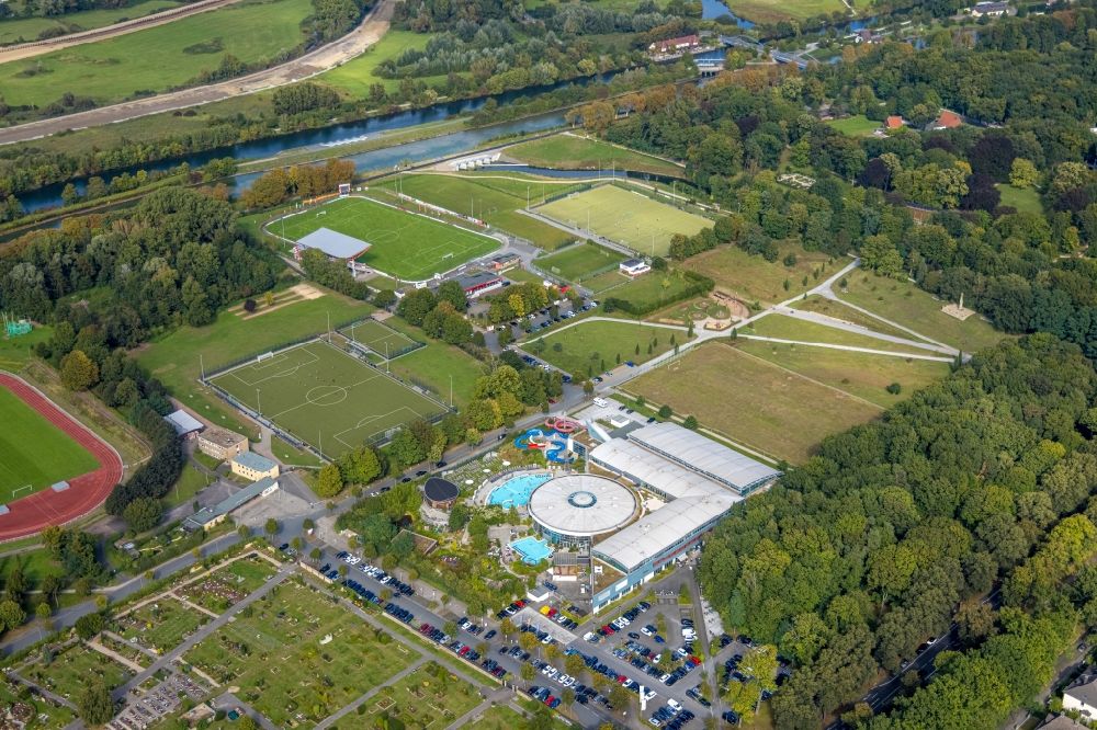 Hamm from above - Maximare Bad Hamm GmbH thermal spa complex with outdoor pool and slide on Juergen-Graef-Allee in Hamm at Ruhrgebiet in the state of North Rhine-Westphalia