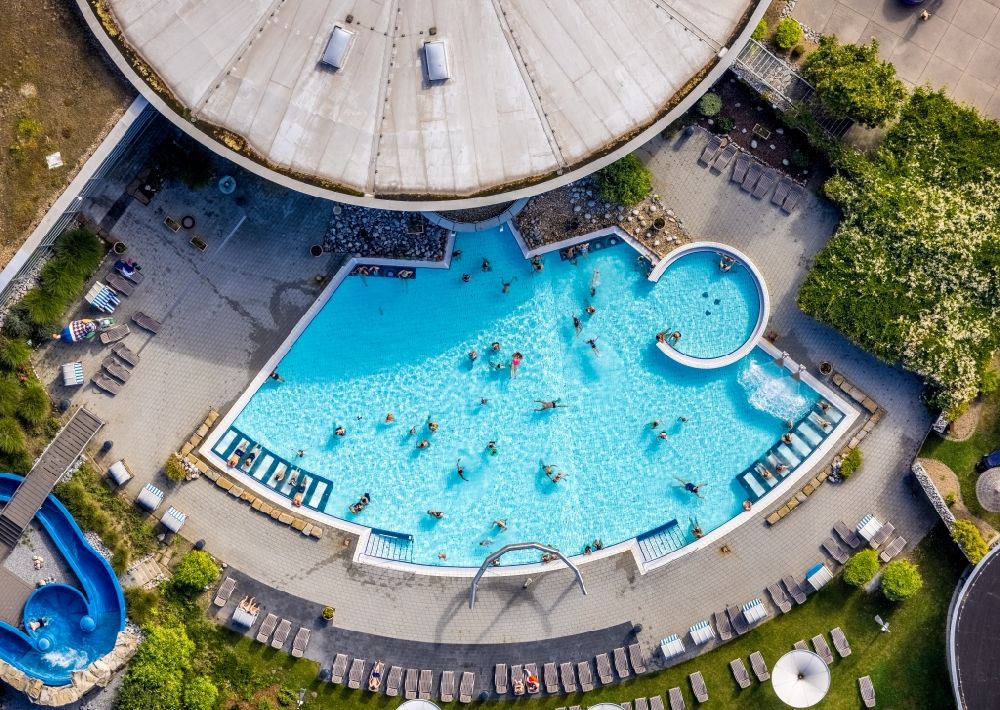Aerial photograph Hamm - Maximare Bad Hamm GmbH thermal spa complex with outdoor pool and slide on Juergen-Graef-Allee in Hamm at Ruhrgebiet in the state of North Rhine-Westphalia
