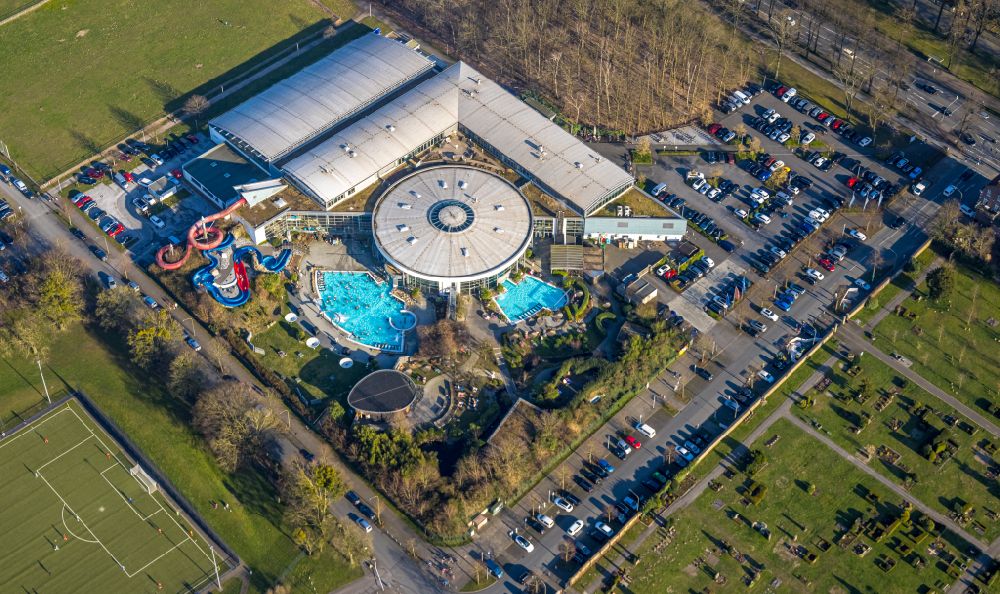 Hamm from the bird's eye view: Maximare Bad Hamm GmbH thermal spa complex with outdoor pool and slide on Juergen-Graef-Allee in Hamm in the state of North Rhine-Westphalia