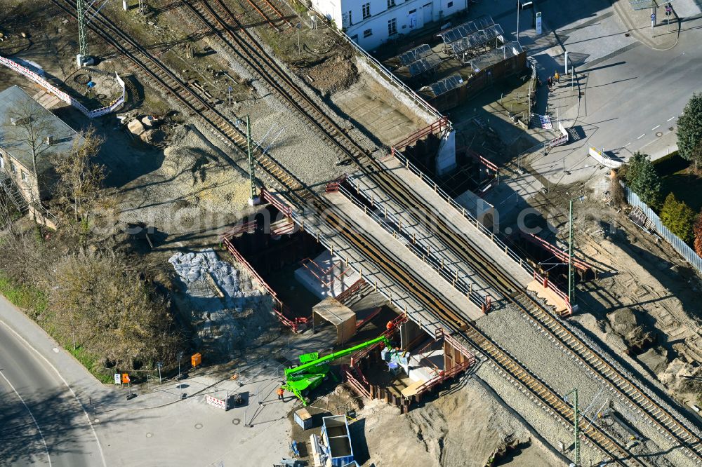 Aerial photograph Bernau - Construction site for the assembly of the replacement railway bridge structure for the routing of the railway tracks on Bahnhofsplatz in Bernau in the state Brandenburg, Germany