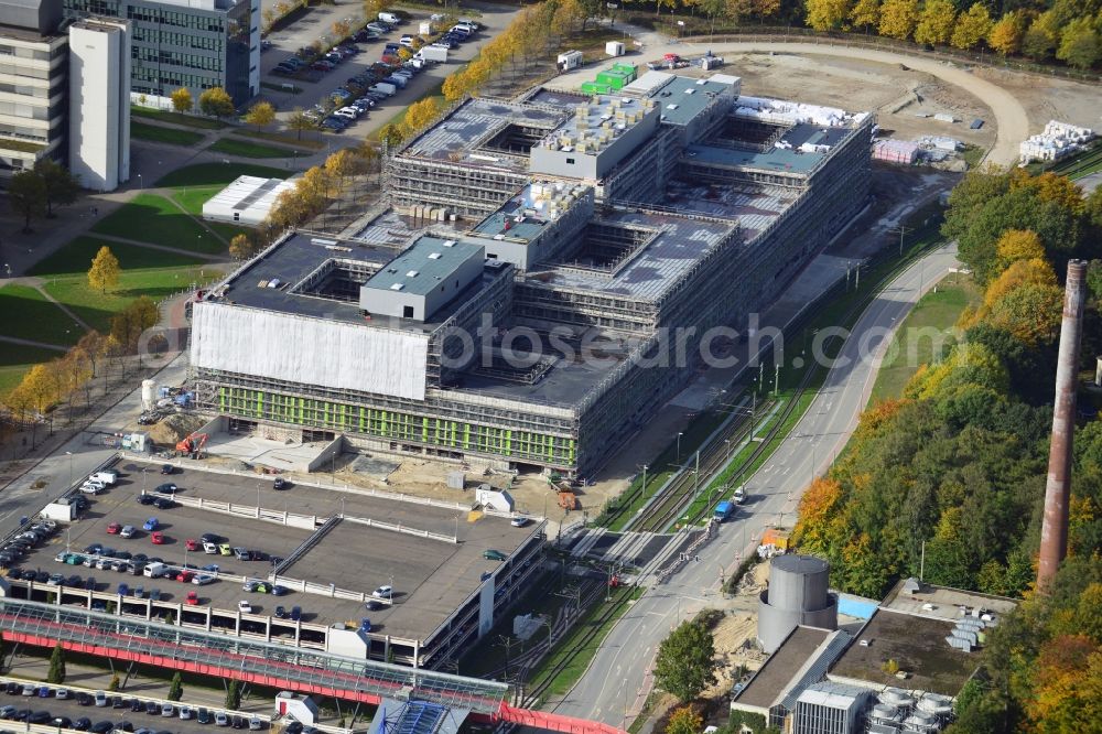 Aerial image Bielefeld - View at the replacement building on the south campus of the University of Bielefeld in Bielefeld in the federal state North Rhine-Westphalia. The replacement building is the constructional equivalent of the main university building and is with the new refectory the structural bond between the university and the new college. The building then house the Faculty of History, Philosophy and Theology, the Faculty of Sociology, the Bielefeld Graduate School in History and Sociology, the Institute for Science and Technology Studies and the Interdisciplinary Center for Women's and Gender Studies. They are supplemented by the corresponding libraries. Responsible for constructing is the BLB.NRW Bau-und Liegenschaftsbetrieb Nordrhein-Westfalen