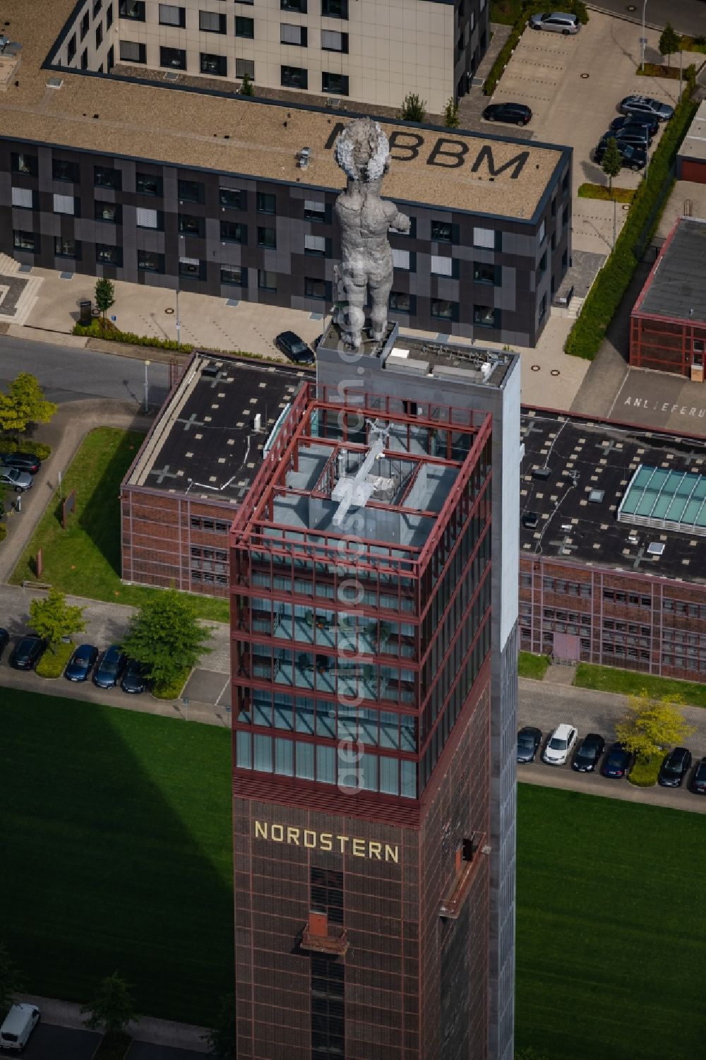 Aerial photograph Gelsenkirchen - Development tower on the Nordsternturm office building of the administration and commercial building of Vivawest Wohnen GmbH at Bugapark in the Horst district of Gelsenkirchen in the Ruhr area in the state of North Rhine-Westphalia