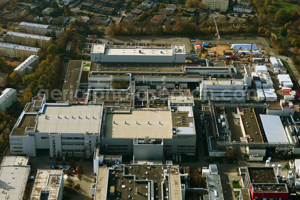 Aerial image Regensburg - Building and production halls on the premises of Infineon Technologies AG on street Wernerwerkstrasse in Regensburg in the state Bavaria, Germany