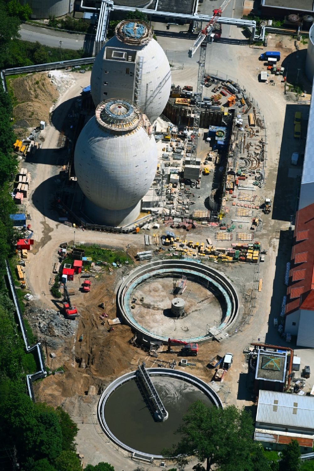 Aerial image Hannover - New construction site and extension of the sewage treatment basins and purification stages Klaerwerk Herrenhausen in the district Herrenhausen in Hannover in the state Lower Saxony, Germany