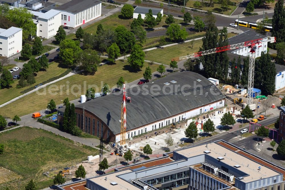 Aerial photograph Berlin - New extension building site on the buildings and production halls on the premises of the Air Liquide Sales Partners Research and Technology Service Schroeder - Technical Gases in the Adlershof district in Berlin, Germany