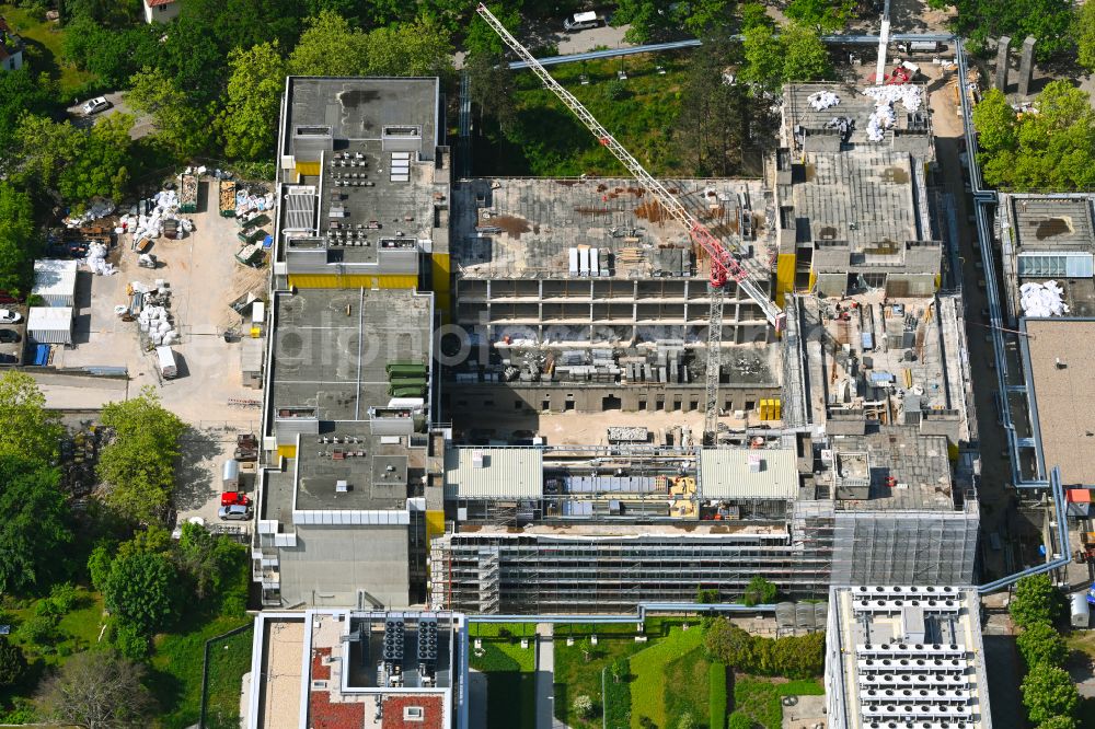 Berlin from the bird's eye view: Extension new construction site at the building complex of the Institute for Chemistry and Biochemistry - Organic and Physical Chemistry on the campus of the Free University of Berlin on Takustrasse in the district Dahlem in Berlin, Germany