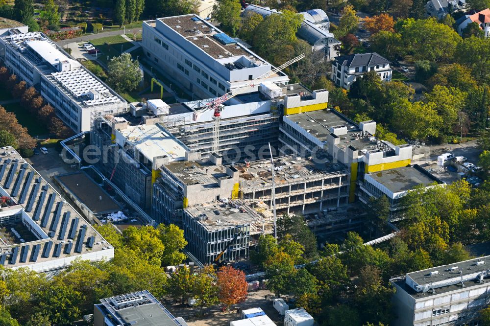 Berlin from the bird's eye view: Extension new construction site at the building complex of the Institute for Chemistry and Biochemistry - Organic and Physical Chemistry on the campus of the Free University of Berlin on Takustrasse in the district Dahlem in Berlin, Germany