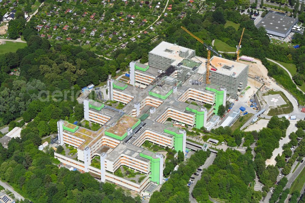 Aerial image München - Construction site for a new extension to the hospital grounds Muenchen Klinik Bogenhausen on street Englschalkinger Strasse in the district Bogenhausen in Munich in the state Bavaria, Germany