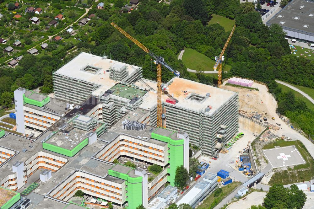 Aerial photograph München - Construction site for a new extension to the hospital grounds Muenchen Klinik Bogenhausen on street Englschalkinger Strasse in the district Bogenhausen in Munich in the state Bavaria, Germany